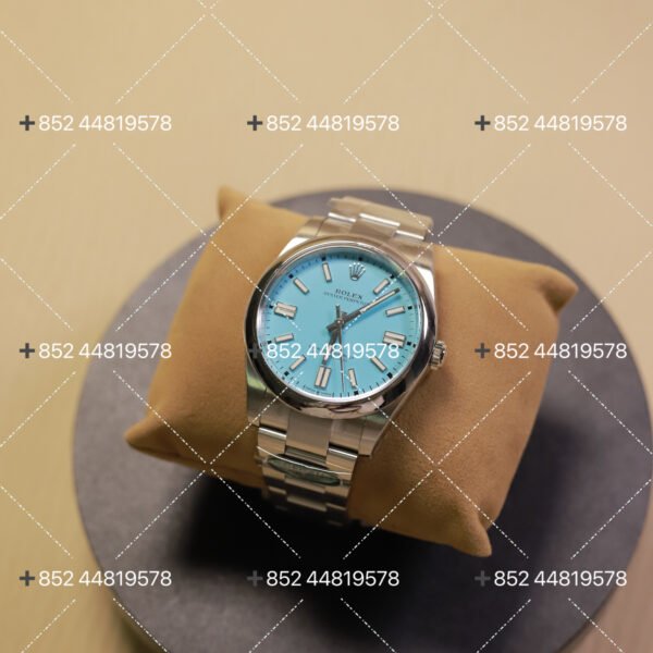 The whole watch is waterproof - Image 2